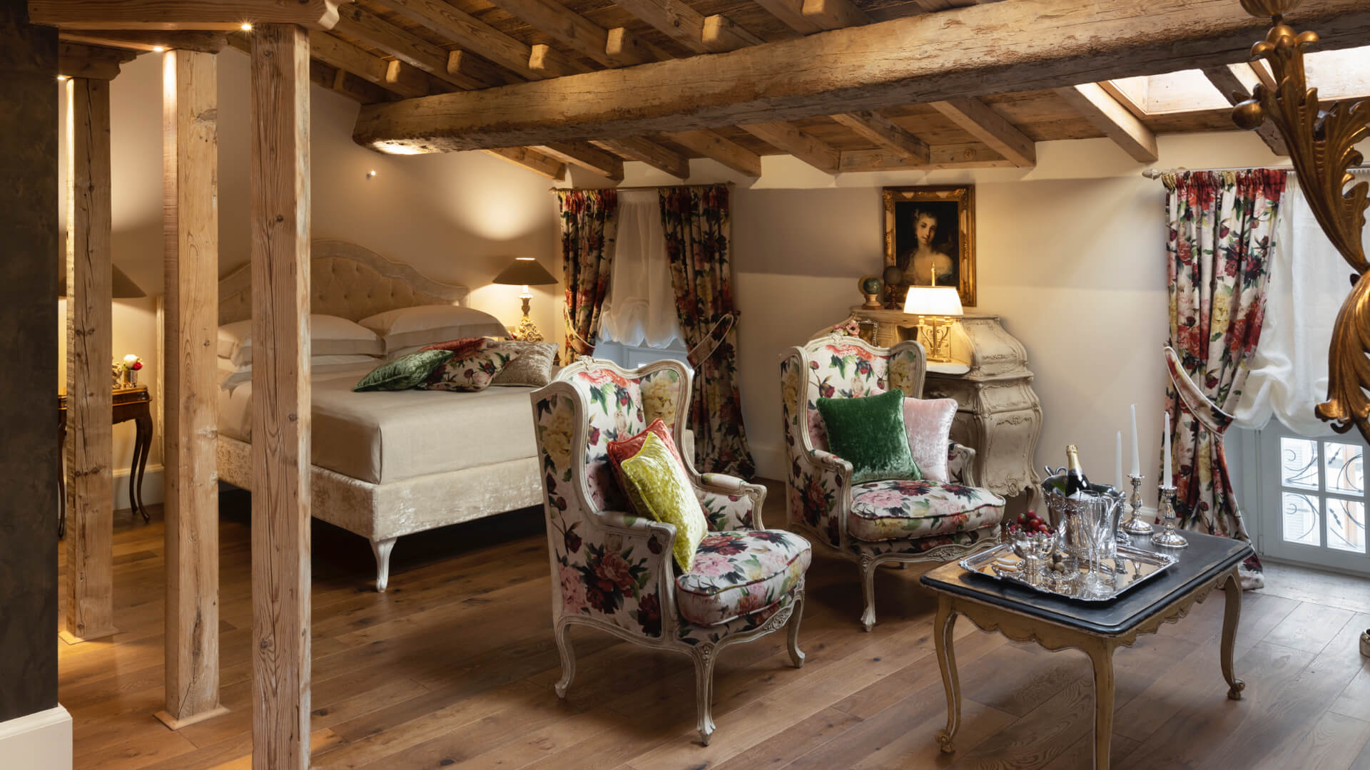 The open-air, extensive and luminous space of the Il Libertino Suite, Antica Dimora Desenzano
