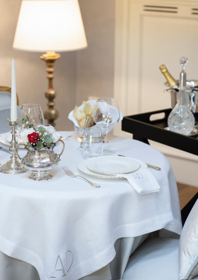 The luxury of total privacy of your dinner in your room, Antica Dimora Desenzano